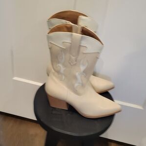 New!Women's Cream Western Boots